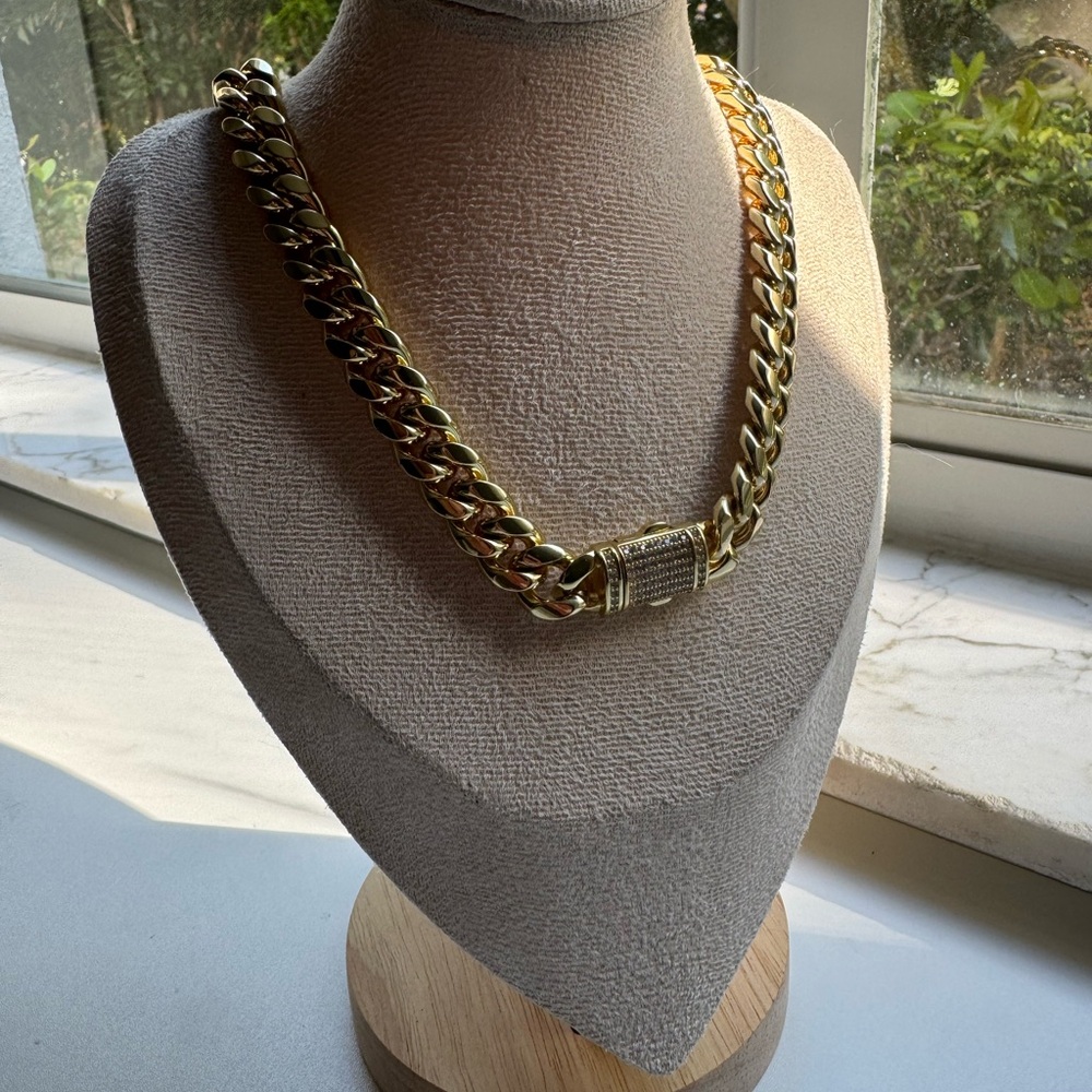 Monaco chain with diamond-studded zirconia box clasp. 14k Laminated Gold